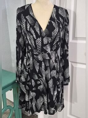 Express Black White Geometric Optical Print Faux Wrap Mini Dress S NWT